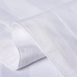 Lenjerie Hoteliera King Size Damasc Satinat Bumbac Dunga 2 cm pentru Pat Matrimonial - Calitate Superioara si Confort Luxos 1 detaliu damasc