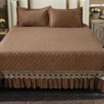 Set Cuvertură Catifea 230x250cm 3 Piese Broderie Maro + 2 Fete Pernă Elegantă pentru Pat 2 Persoane