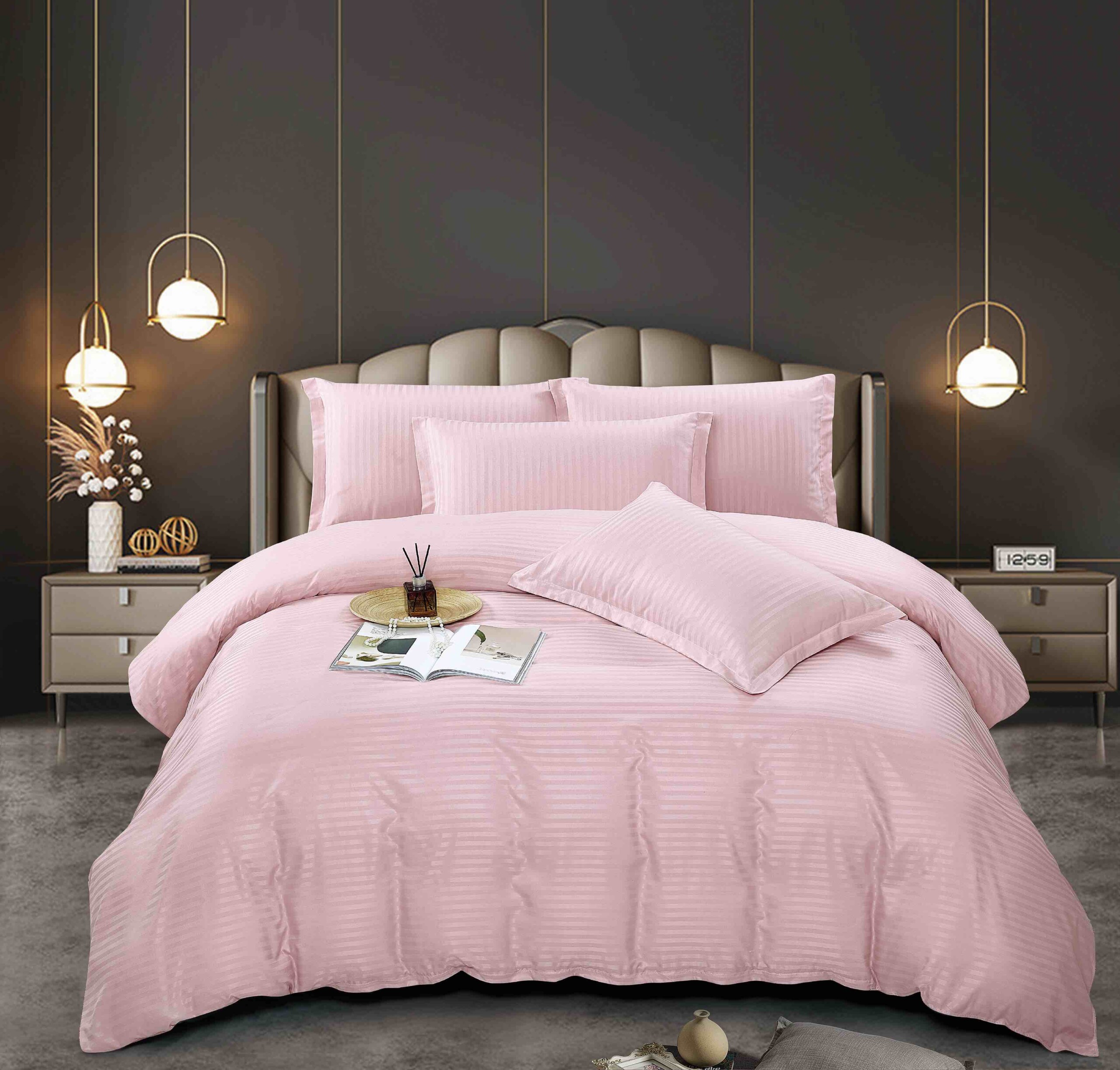 NdaCGThzdwpVTW8Qzy5-scaled-1 Lenjerie King Size Cu Elastic Damasc Finet 6 Piese Pudra - Confort Superior Si Design Elegant - imagine 1