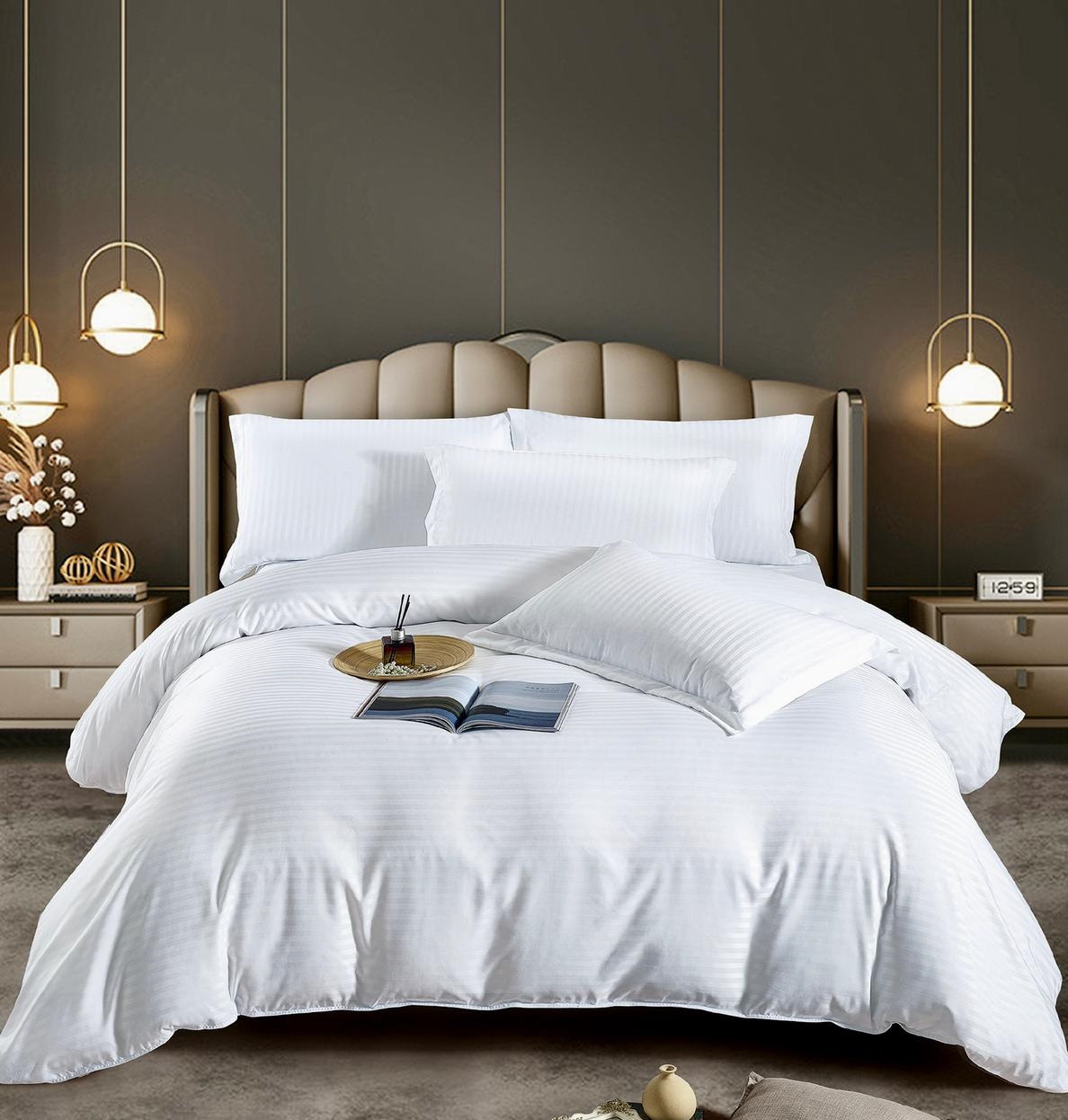 alb-1 Lenjerie King Size Damasc Finet 6 Piese Alb - Confort Maxim și Design Elegant - imagine 1