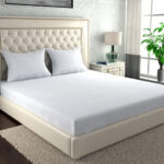 Cearceaf Pat 160x240cm Damasc Bumbac Dunga 1cm pentru Hoteluri - Confort Elegant si Durabilitate