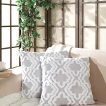 Fata Perna Decorativa Embosata Gri 42x42 cm pentru Eleganta si Rafinament in Amenajarea Interioara