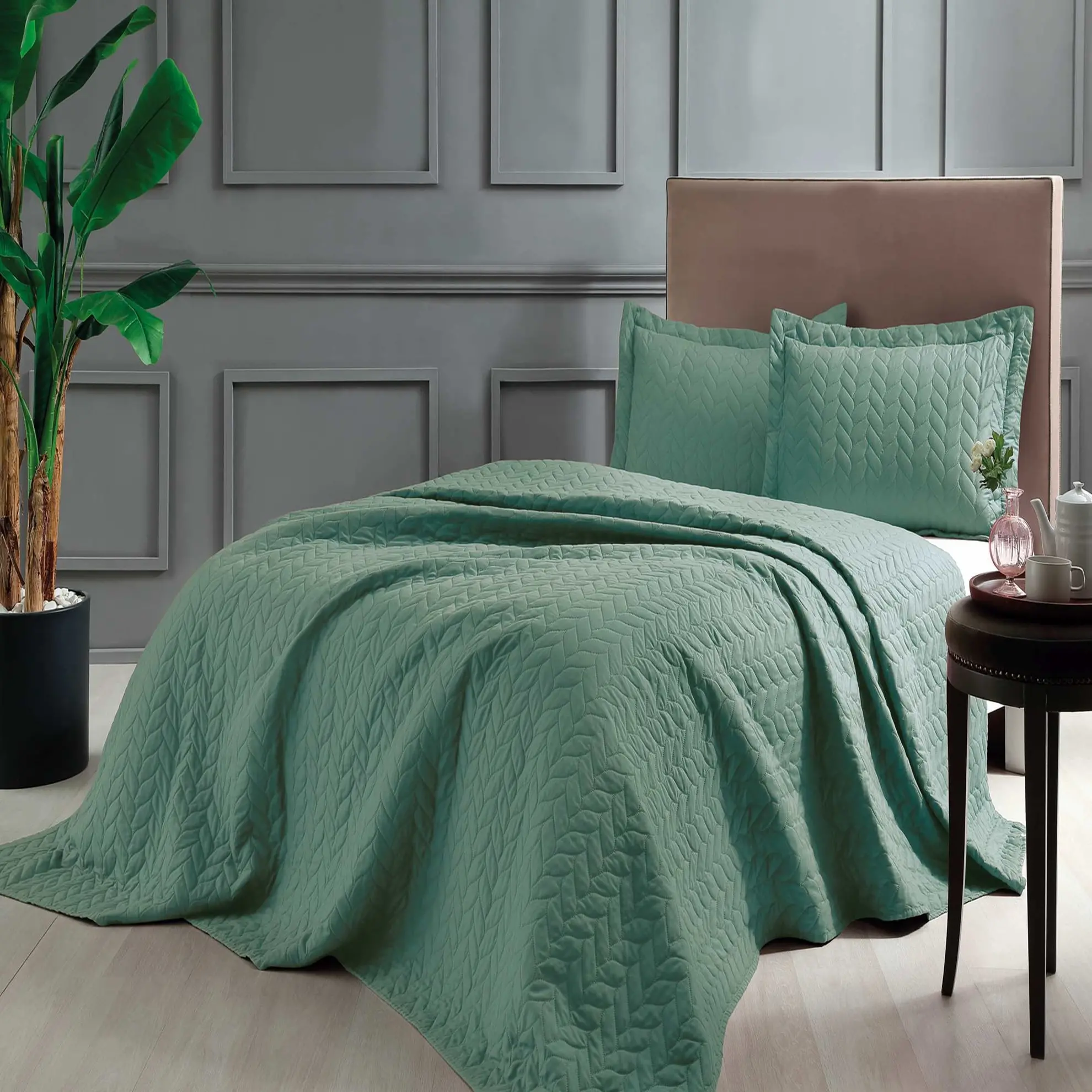 cuvertura-pat-matlasata-TAC-deluxe-pentru-2-persoane-Glory-verde-jpeg Cuvertura Pat Matlasata TAC Deluxe 250x260 cm King Size Glory Verde Design Modern 100% Poliester Usor de Intretinut - imagine 1