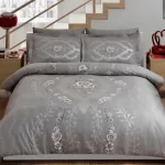 Lenjerie Pat Louvre TAC Bumbac Dublu Satinat Antisifonare Design Modern Cadou Elegant