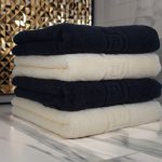 Set 4 prosoape de lux 50x90 cm, 100% bumbac pieptănat, ultra-absorbante, Negru & Ivory – PremiumSleep.ro