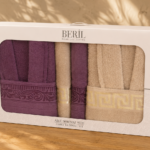 Set cadou premium halate și prosoape din bumbac 100% – 2 halate unisex + 4 prosoape, cutie elegantă cu mâner