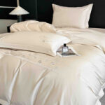 Lenjerie De Pat cu broderie Bumbac Satinat 100% Deluxe Antisifonare-Ambalaj Cadou Elegant