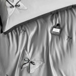 Lenjerie De Pat cu broderie Bumbac Satinat 100% Deluxe Antisifonare-Ambalaj Cadou Elegant