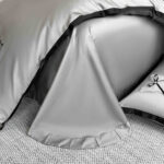 Lenjerie De Pat cu broderie Bumbac Satinat 100% Deluxe Antisifonare,Gri-Ambalaj Cadou Elegant