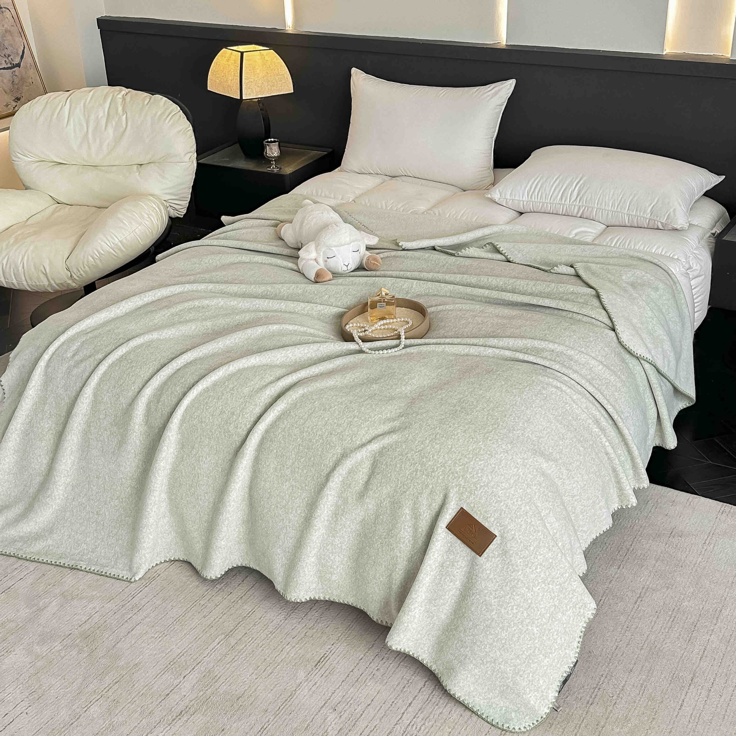 Pătură Premium 200x230 cm – Moale, Pufoasă și Călduroasă-Olive Pătură Premium 200x230 cm – Moale, Pufoasă și Călduroasă-Olive